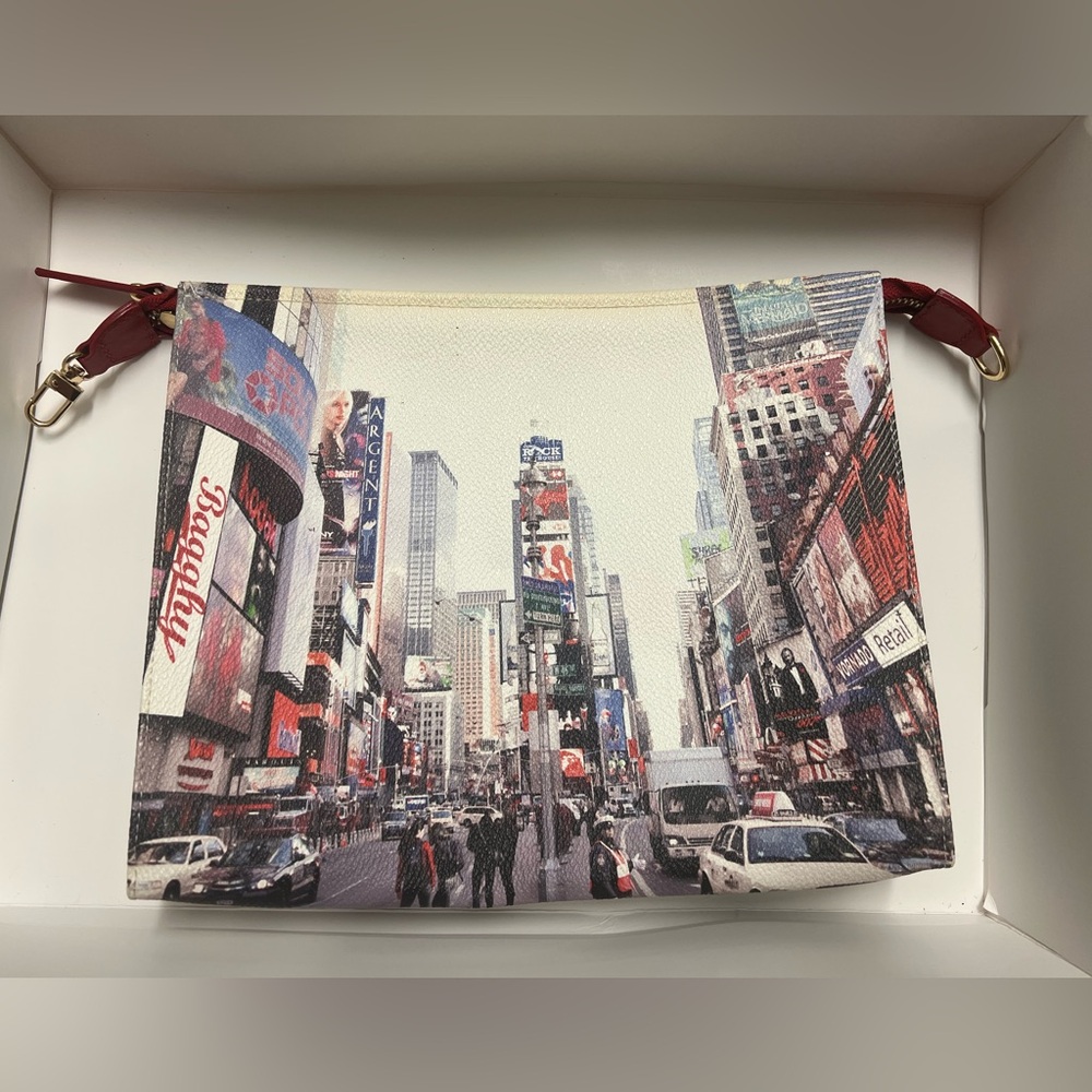 Trousse Medium NYC Time Square color